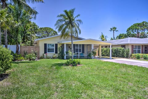 Tasteful Home w/ Patio + Grill < 2 Mi to Beach! House in Naples Park