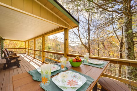 Secluded Lenoir Cabin: 4 Mi to Dtwn Blowing Rock House in Caldwell