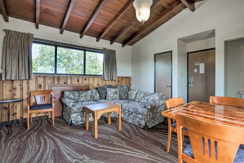 Burkesville Apt w/ Deck, Views & Pool Access! Apartment in Burkesville