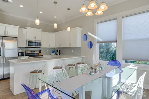 Gulf Shores Home w/ Shared Pool, 2 Blocks to Beach Cottage in Gulf Shores