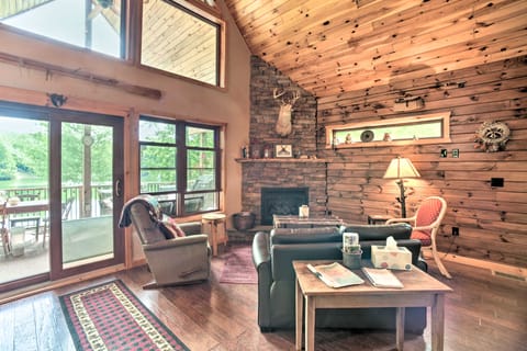 Adirondack Cabin on Peaceful Lake Near Glenfield! House in Adirondack Mountains