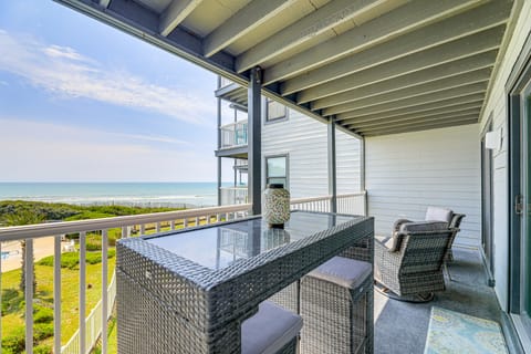 N Topsail Beach Oceanfront Condo w/ Pool! Apartment in North Topsail Beach