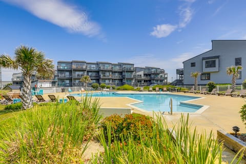 N Topsail Beach Oceanfront Condo w/ Pool! Apartment in North Topsail Beach
