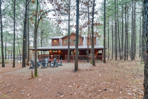 Broken Bow Cabin on 1 Acre w/ Hot Tub & Fire Pit! House in Oklahoma