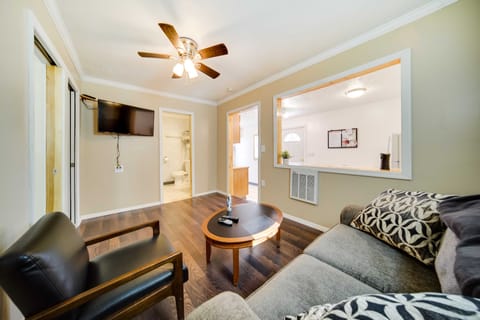 Geneva Cottage w/ Patio - Walk to Park, Lake Erie! Cottage in Geneva-on-the-Lake