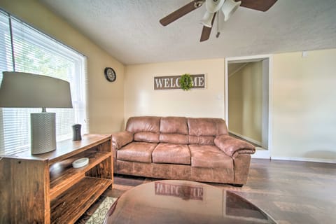 Geneva-on-the-Lake Cottage w/ Patio: Walk to Shore Cottage in Geneva-on-the-Lake