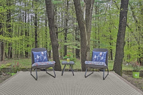 Beautiful Lenox Home, 3 Mi to Shakespeare & Co! House in Lenox