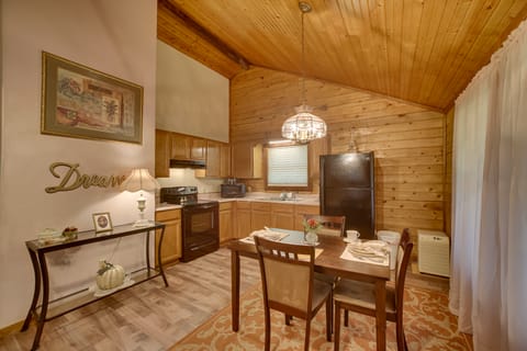 Studio w/ Deck: Near Thorncrown Chapel & Lakes House in Eureka Springs