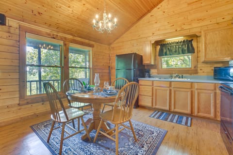 Studio w/ Mtn Views, 1 Mi to Thorncrown Chapel! Apartment in Eureka Springs