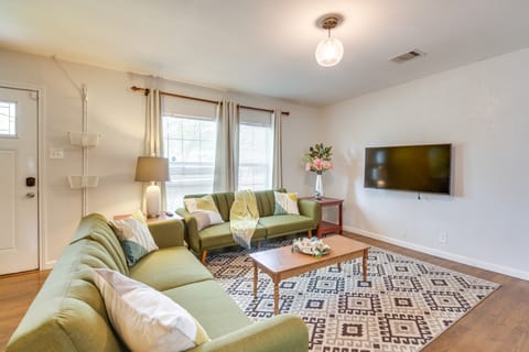 Welcoming Home ~ 6 Mi to Downtown San Antonio! House in San Antonio