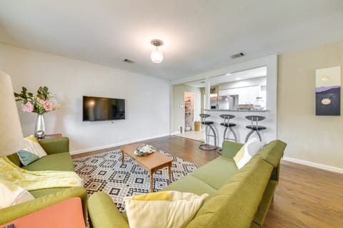 Welcoming Home ~ 6 Mi to Downtown San Antonio! House in San Antonio