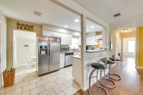 Welcoming Home ~ 6 Mi to Downtown San Antonio! House in San Antonio