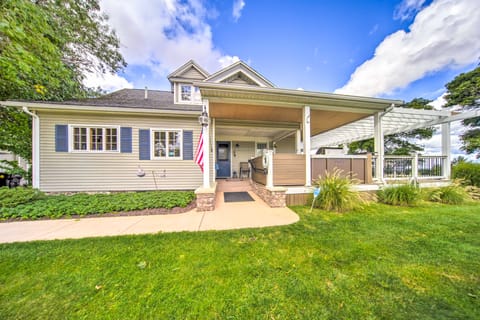 Private Waterfront Lake Erie Home w/ BBQ Patio House in Lake Erie