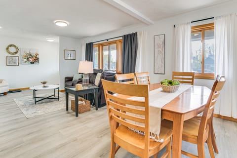 2 Living Areas! Cedar Home 11 Mi to Mt Holiday Ski House in Michigan