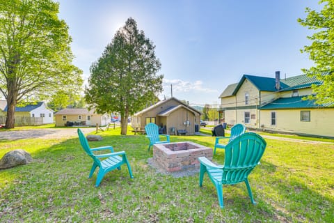 2 Living Areas! Cedar Home 11 Mi to Mt Holiday Ski House in Michigan
