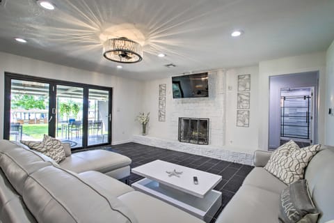 Waterfront Lake Home w/ Deck - New Renovations! House in Lake Conroe