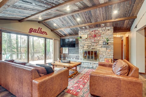 Waterfront Eagle River Lake Home w/ Boat Dock House in Wisconsin