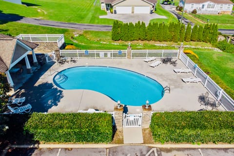 Home w/ Community Pool - 2 Miles to The Island! Cottage in Pigeon Forge