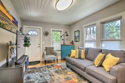 Colorado Springs Bungalow - Walk to Downtown! Cottage in Colorado Springs