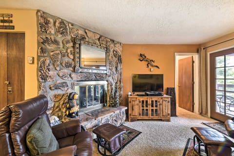 Mountain-View Angel Fire Condo: Walk to Skiing Apartment in Angel Fire