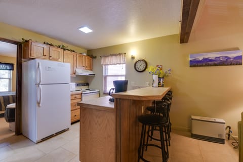 Condo w/ Grill Access: Close to Angel Fire Resort Apartment in Angel Fire