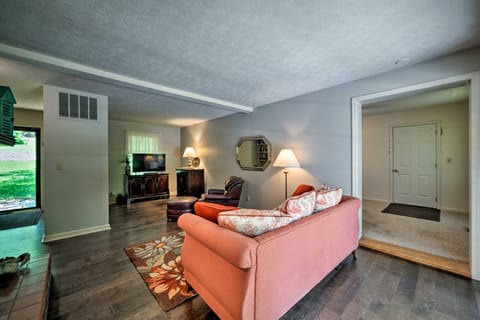 Waterfront Lake Barkley Home w/ Deck & Fire Pit! House in Lake Barkley