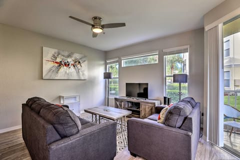 Lake-View Condo w/ Pool Access: 6 Mi to Disney! Apartment in Four Corners