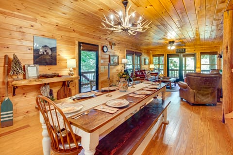 Serene Riverfront Escape in Ellijay, Georgia! House in Georgia