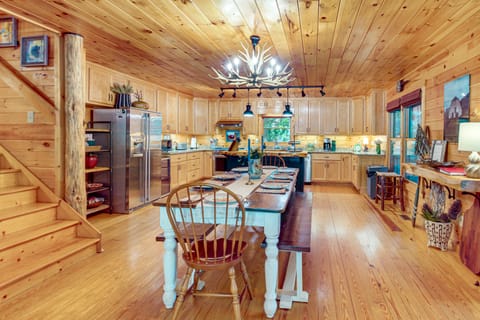 Serene Riverfront Escape in Ellijay, Georgia! House in Georgia
