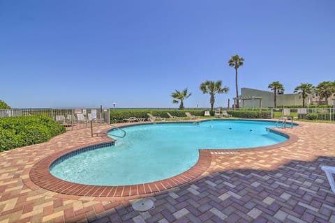 Sunny Oceanfront Condo on South Padre Island Beach Apartment in South Padre Island