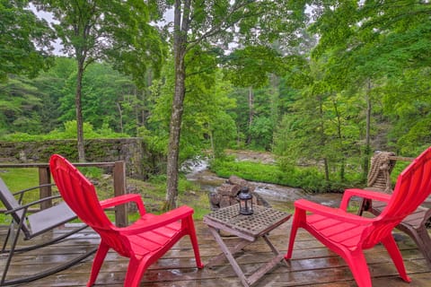 Berkshire Riverfront Ski Cabin: Close to Hiking! House in New Marlborough