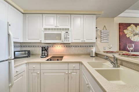 Daytona Beachfront Condo w/ Ocean View Apartment in Holly Hill