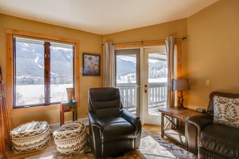 Walk to Copper Mountain Lifts: Mtn-View Condo Apartment in Copper Mountain