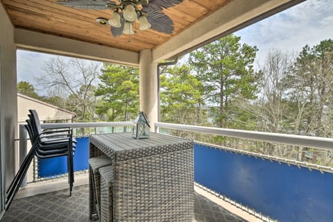 Lake Keowee Resort Condo w/ Balcony & Pool Access! Apartment in Lake Keowee