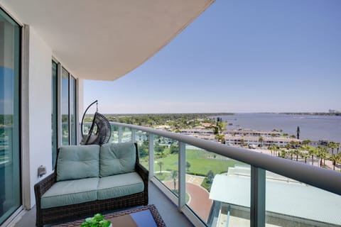 Luxurious Daytona Beach Condo w/ Resort Amenities! Apartment in Holly Hill