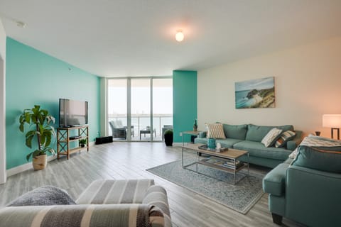 Luxurious Daytona Beach Condo w/ Resort Amenities! Apartment in Holly Hill