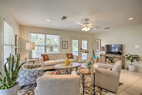 'The Palm' Bay St. Louis Home - Walk to Beach! House in Waveland