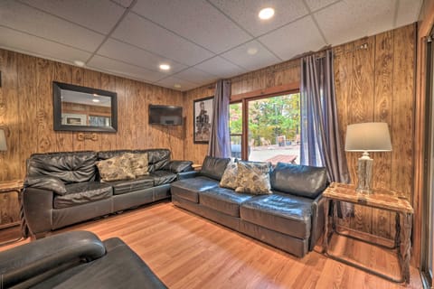 'James West' Apt w/ 50 Acres Near Raystown Lake Apartment in Raystown Lake