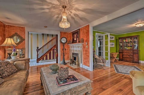 Unique & Historic Home Walk to Lake Champlain House in Plattsburgh