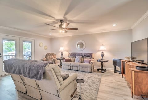 Waterfront Lake Sinclair Home w/ Boat Dock! House in Lake Sinclair