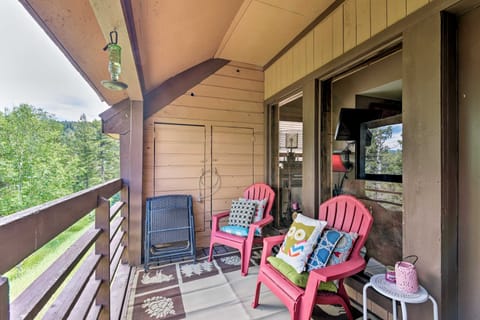 Cabin-Style Condo w/ Deck Near Angel Fire Resort Apartment in Angel Fire