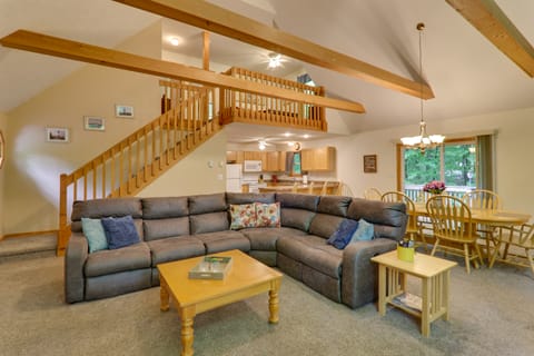 Deck & Resort Amenities: Arrowhead Lake Home! House in Coolbaugh Township