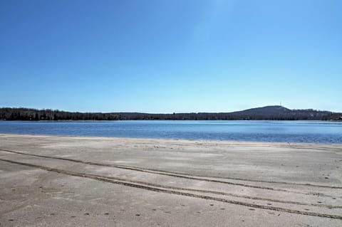 Deck & Resort Amenities: Arrowhead Lake Home! House in Coolbaugh Township