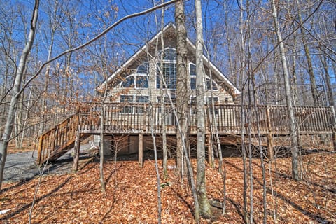 Deck & Resort Amenities: Arrowhead Lake Home! House in Coolbaugh Township
