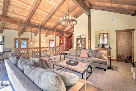 North Lake Tahoe Cabin: 4 Mi to the Beach! House in Tahoe Vista