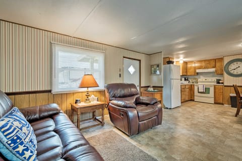 Cabin w/ Fire Pit, Walk to Steinhatchee River! House in Florida