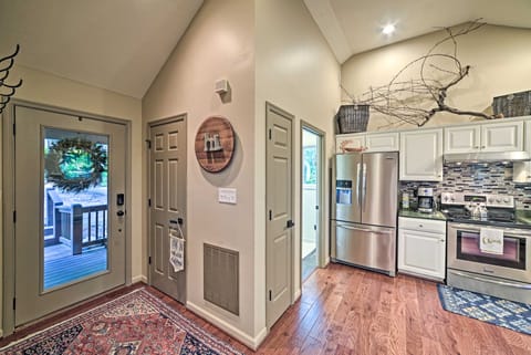 1 Mi to Slopes & Dining: Spacious Ski Getaway! House in Nelson County