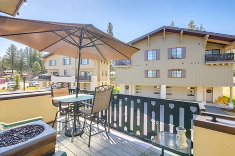 Walk to Payette Lake Beach! Townhome w/ Fire Pit Apartment in McCall