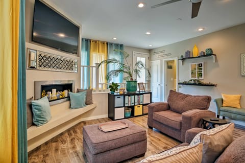 7 Mi to Dtwn Denver: Arvada Home w/ Patio House in Denver