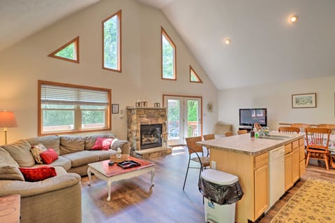 Deck, Hot Tub & Game Room: Lake Harmony Home House in Hickory Run State Park